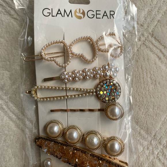 Korean Glam Gear Hair Clips - Picture 2 of 4